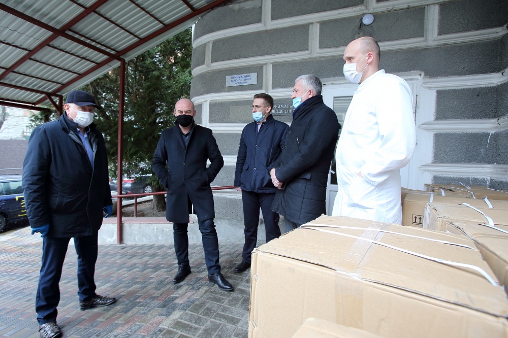 peredacha-obladnannya-1-likarni-vid-blagodiynikiv-2020-1