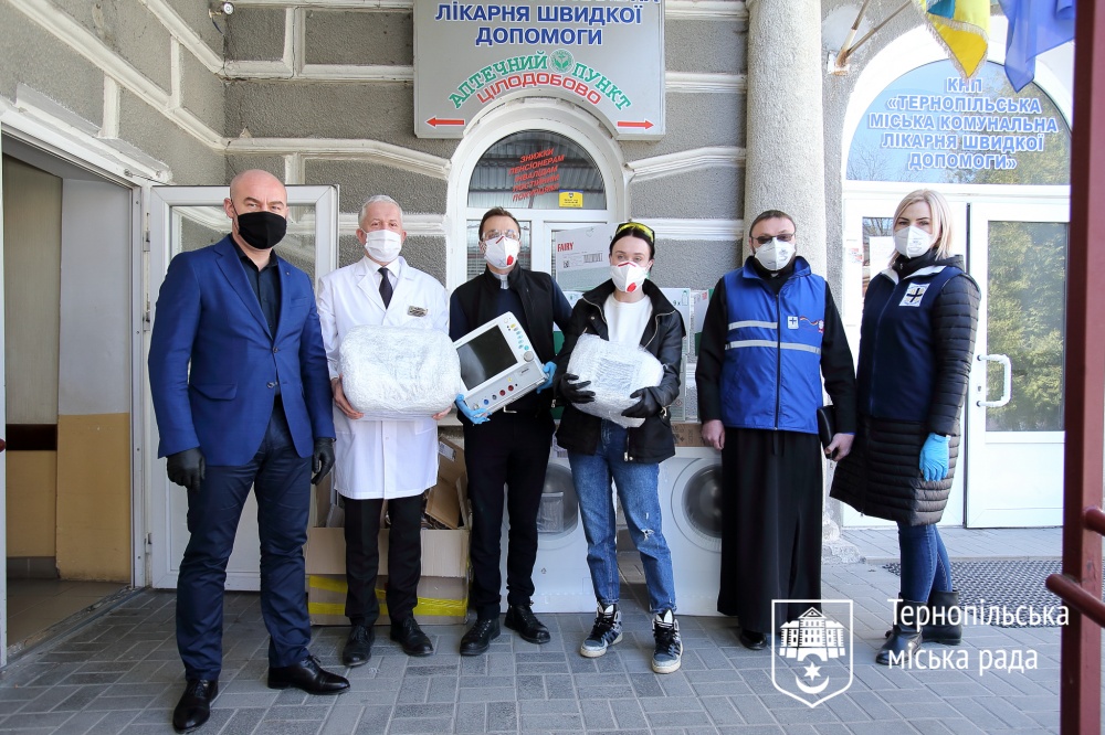 peredacha-obladnannya-1-miskiy-likarni-vid-blogeriv-1