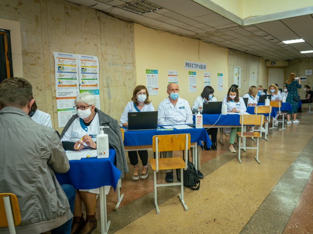 tsentr-masovoi-vaktsinatsii-u-ternopoli-2021-
