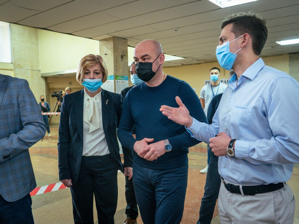 tsentr-masovoi-vaktsinatsii-u-ternopoli-2021-
