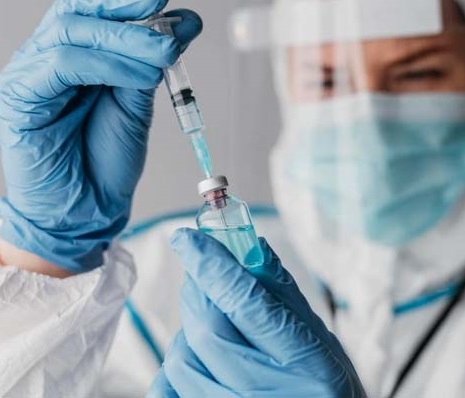 vaccine-profesii-dlya-obovyazkovoi-vaktsinatsii-grude-2021.jpg